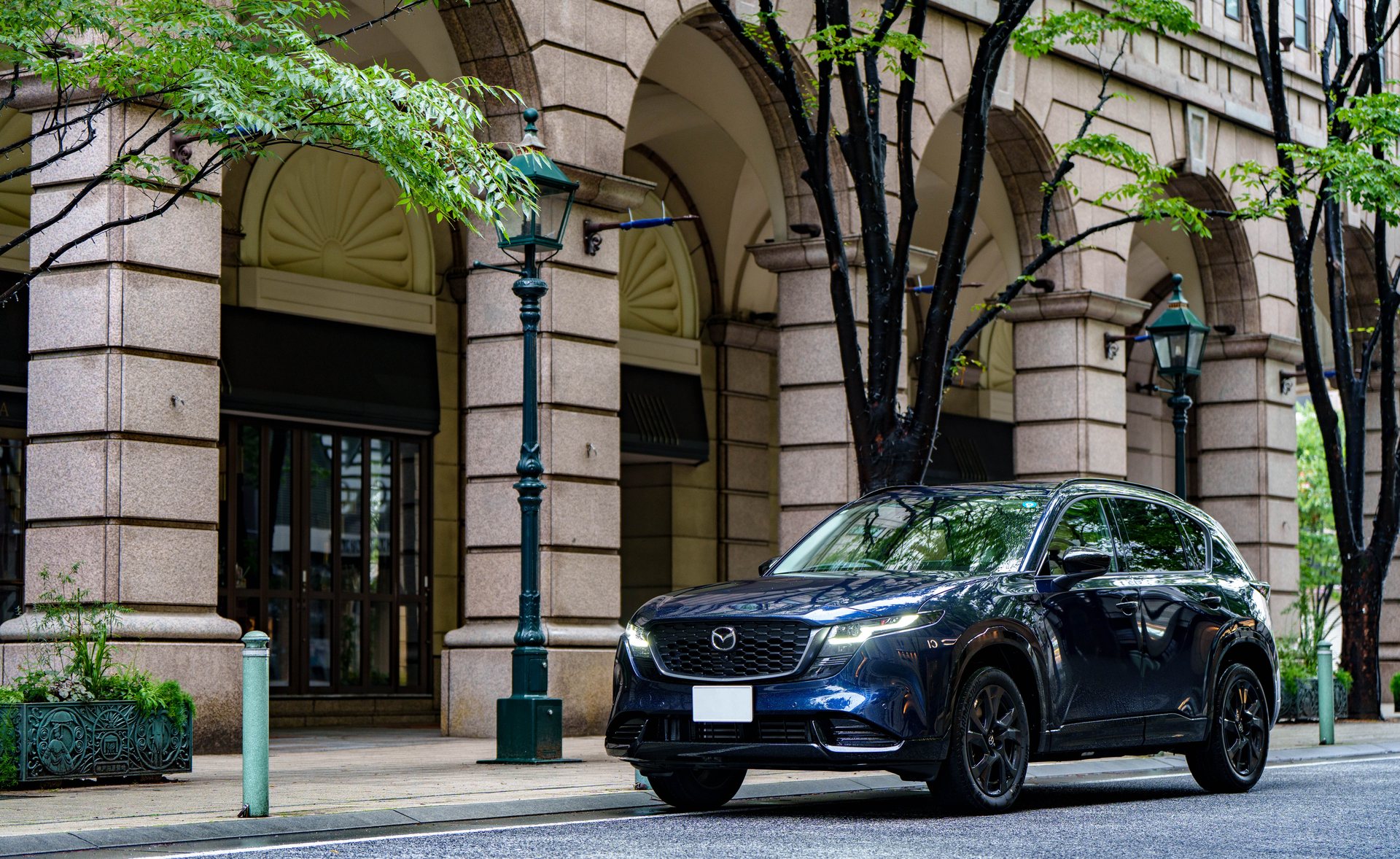 ネイビーブルーの新型CX-5